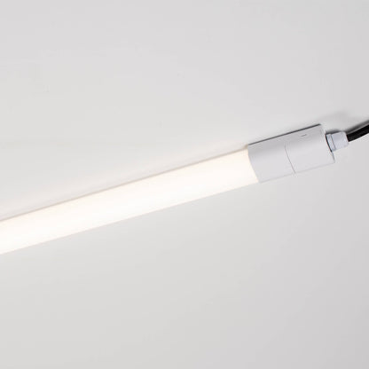 Wit kunststof LED-lampen met zichtbare aansluitingen, geschikt voor verlichting in kantoren en huishoudens. Transparante buis met witte kap, ideaal voor energiezuinige verlichting.