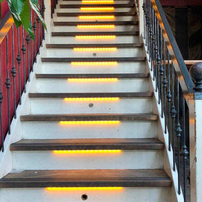Comnox - LED Trapverlichting Set - Warm, Dimbaar en Aanpasbaar - Comfort voor de trap - 15 strips van 80 cm - Dimbaar warm wit licht - Flexibel in montage - LED Traplicht