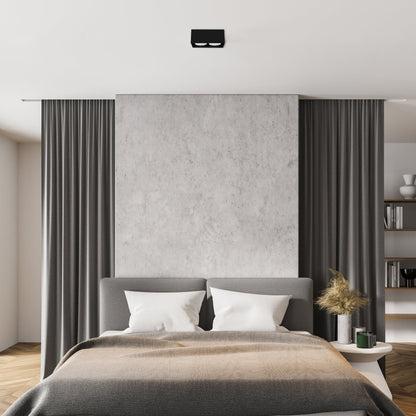 Zwart, rechthoekig LED-plafondlampenpaneel met twee GX53 lampen, geplaatst naast de verpakking. Geschikt voor moderne interieurs en als energiezuinige verlichting in keukens of woonkamers.