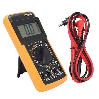 Oranje digitale multimeter met zwarte display en draaiknop, voorkeurskleur oranje, geschikt voor elektrische reparaties en technische metingen in de hobby- en professionele sector.