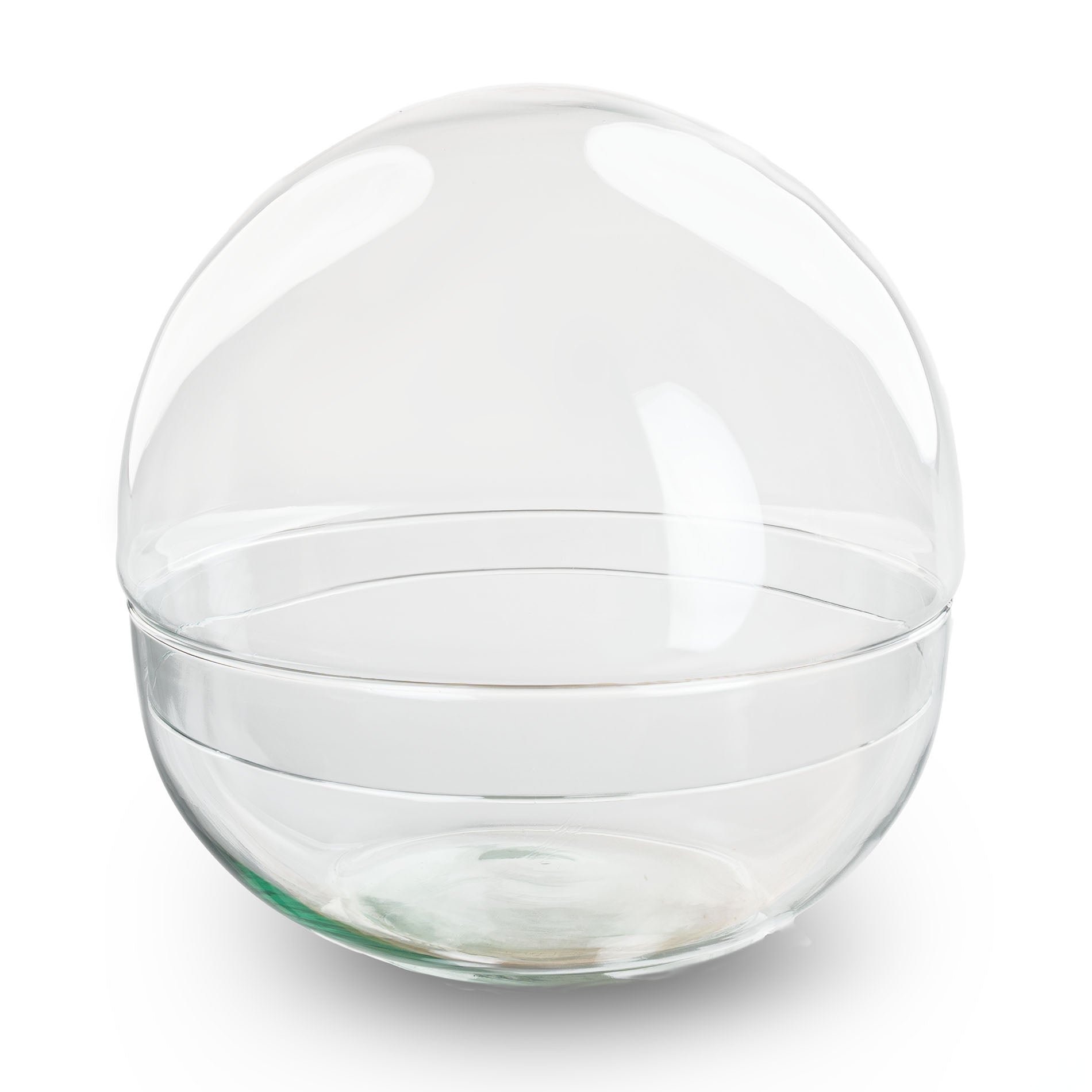 Grote, heldere glazen bol met een glanzende, transparante afwerking, geplaatst op een houten tafel. Perfect voor decoratieve planten of als moderne interieurstuk in woon- of kantoorruimtes.