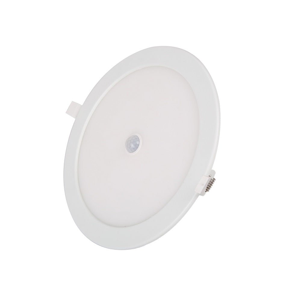 Een witte, ronde inbouwspot met sensormodule voor automatische verlichting. Geschikt voor moderne interieurs en gangen waar bewegingssensoren handig zijn.