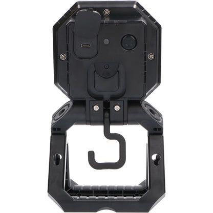 Een robuuste, octagonale LED werklamp met een opvallende gele rand en zwart plastic behuizing, uitgerust met een verstelbare driehoekige standaard voor flexibele verlichting op werf of bouwplaats.