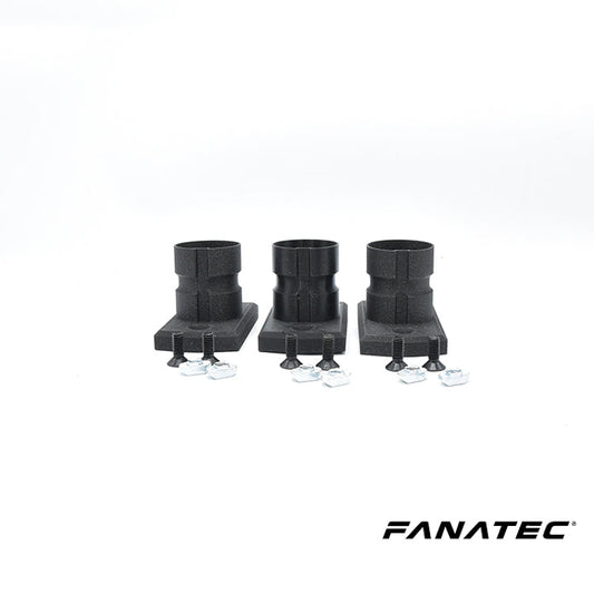 Drie zwarte Fanatec montagevoetstukken met zichtbare schroeven en bouten, geschikt voor gamingstoelen. Gebruik voor stabiliteit en precisie in race- en simulatorsessies.