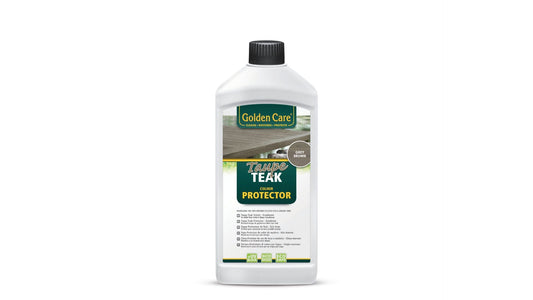 Golden Care Taupe Teak Colour Protector in een witte fles met zwart dopje, voor houten terrassen en meubels. Grijsgroene kleurverzorging voor teakhout, bescherming tegen UV en water.