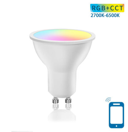 Een witte GU10-LED-lamp met kleurrijke RGB+CCT-verlichting, zichtbaar van 2700K tot 6500K, bedienbaar via smartphone voor smart home-omgevingen.