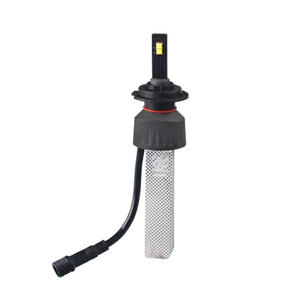 Zwarte LED-autoverlichtingsmodules met zichtbare gele chip en mesh-koelplaat, geschikt voor verlichting van auto’s. Zie ook: autoverlichting, LED-koplampen.