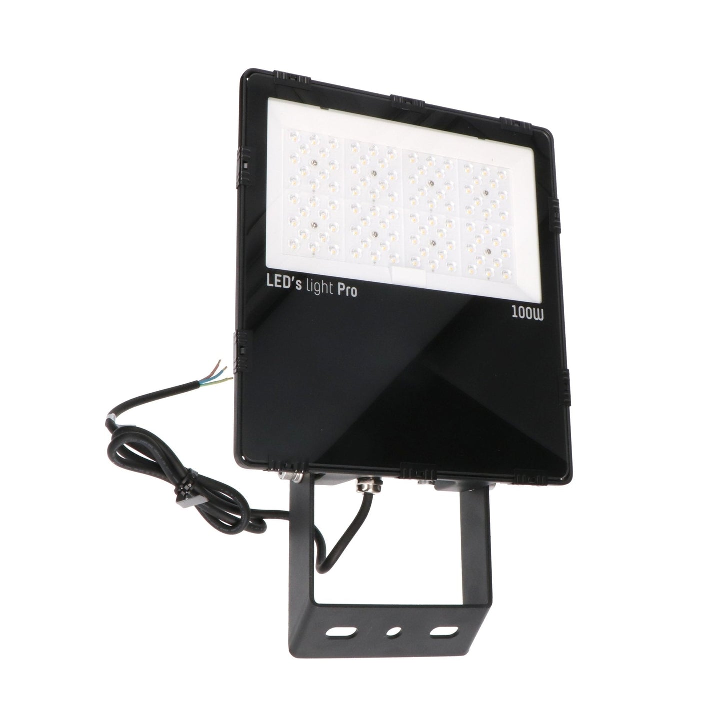 Zwarte 100W LED buitenverlichting met 'LED's light Pro' merknaam, voorzien van een kabel en montagebeugel, geschikt voor verlichting van tuinen, terrassen en industriële ruimtes.