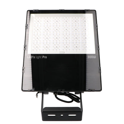 LED’s light Pro 300W spotlamp met zwart metalen behuizing en witte LED-arrays, geschikt voor buitenverlichting en industriële toepassingen.