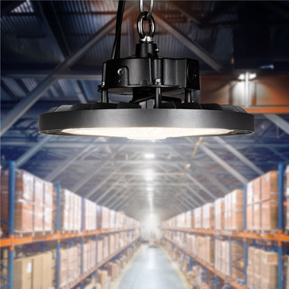 Moderne zilveren LED-lamp met vier lichtbronnen