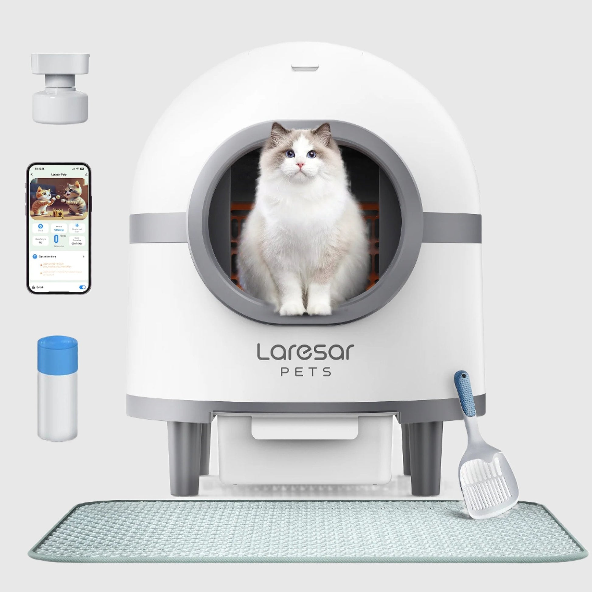 Een witte, moderne automatische katentol met een zittende, witte kat met blauwe ogen. Het apparaat heeft een grijze rand, een app-afbeelding, een dop en een schepje, geschikt voor hygiënische en gemakkelijke katentolgebruik.