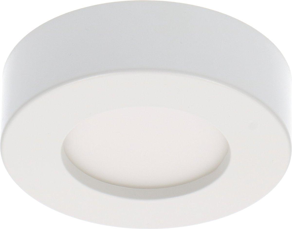 Een witte, ronde, dimbare LED-downlight met zichtbare zilverkleurige rand, naast zijn verpakking met technische specificaties. Geschikt voor zowel oppervlakkige als ingebouwde installatie in woon- en werkomgevingen.