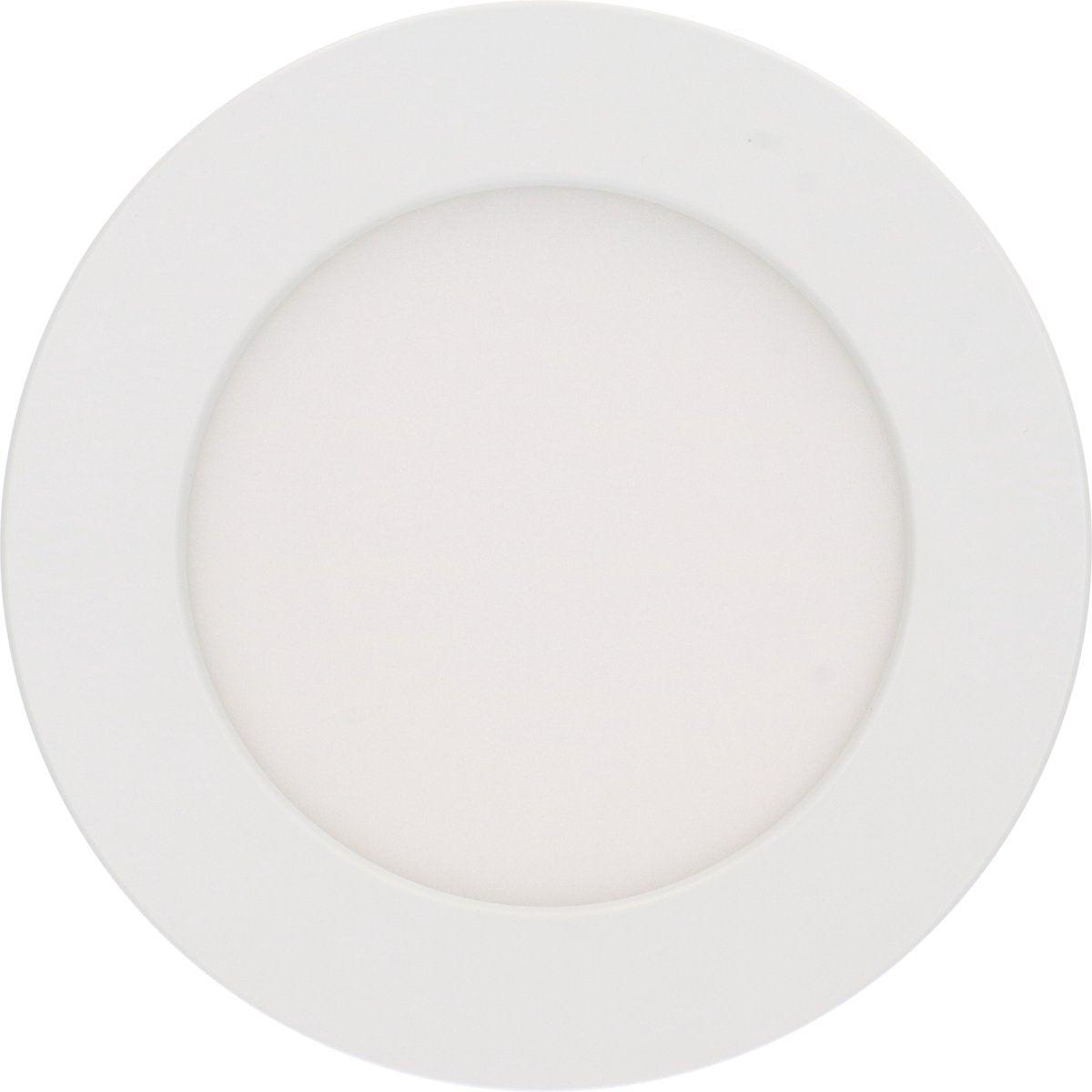 Een witte, ronde LED-downlight met zichtbare zachtgele rand, naast zijn verpakking met technische specificaties. Geschikt voor zowel oppervlakkige als ingebouwde installatie in woon- en kantoorruimtes.