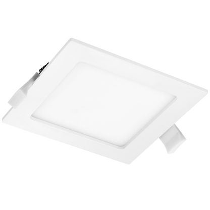 Een witte, vierkante plafondlamp met glad oppervlak en zichtbare montagebeugels, geschikt voor moderne interieurs. Ideaal voor energiezuinig verlichting in woon- en kantoorruimtes.