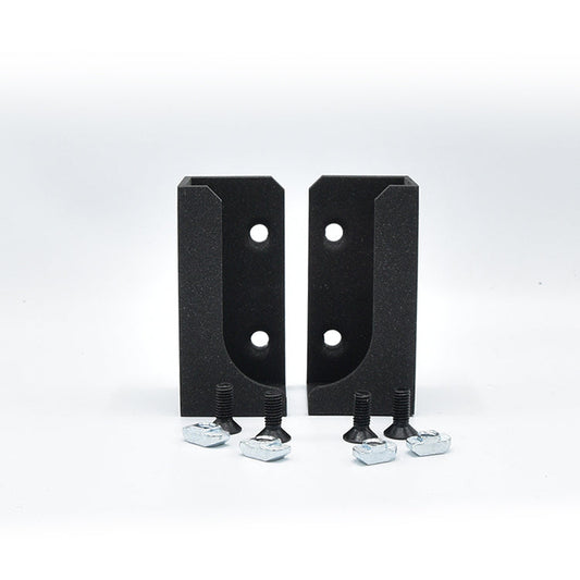 Een witte mechanische toetsenbord met zichtbare toetsen en een zwart houderframe, geschikt voor gaming en productiviteit.