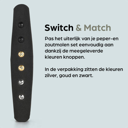 Blauwe houten pepermolen en zoutmolen met goudkleurige doppen, geplaatst op een blauwe standaard met het merk hermanos. Ideaal voor keukengereedschap en kookkunst.