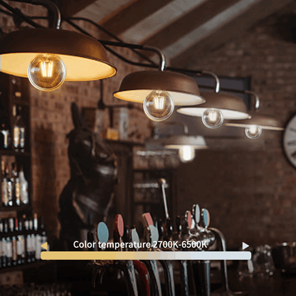 Gouden filamentlamp met E27-schroefdraad en zichtbare LED-strepen, geschikt voor slimme verlichting. Kleurtemperatuur 2700K-6500K, bedienbaar via smartphone.