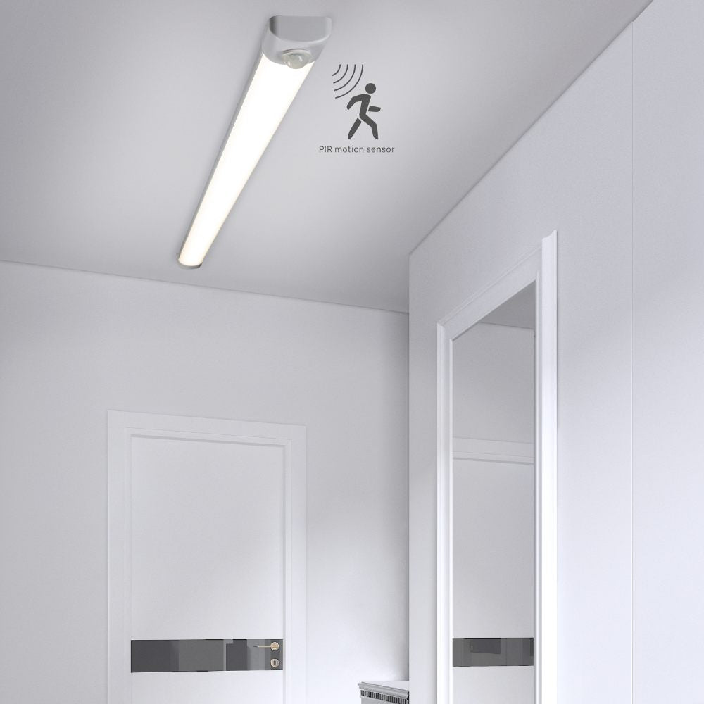 Moderne zilveren LED-lamp met vier lichtbronnen