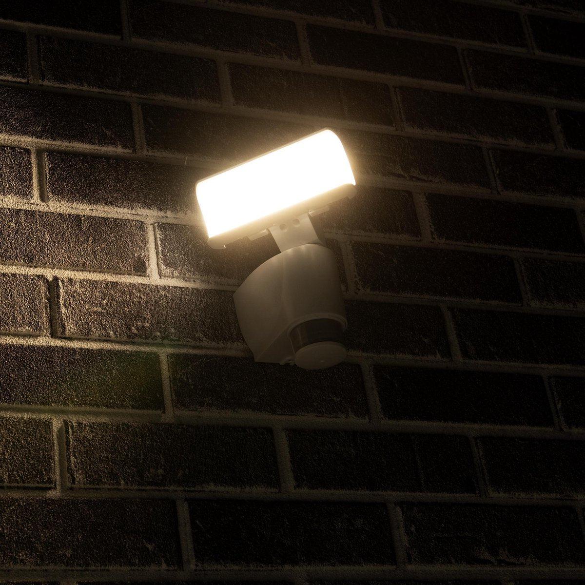 LED Buitenlamp met bewegingssensor - Licht volgt beweging - Kantelbaar - IP44 - Wit