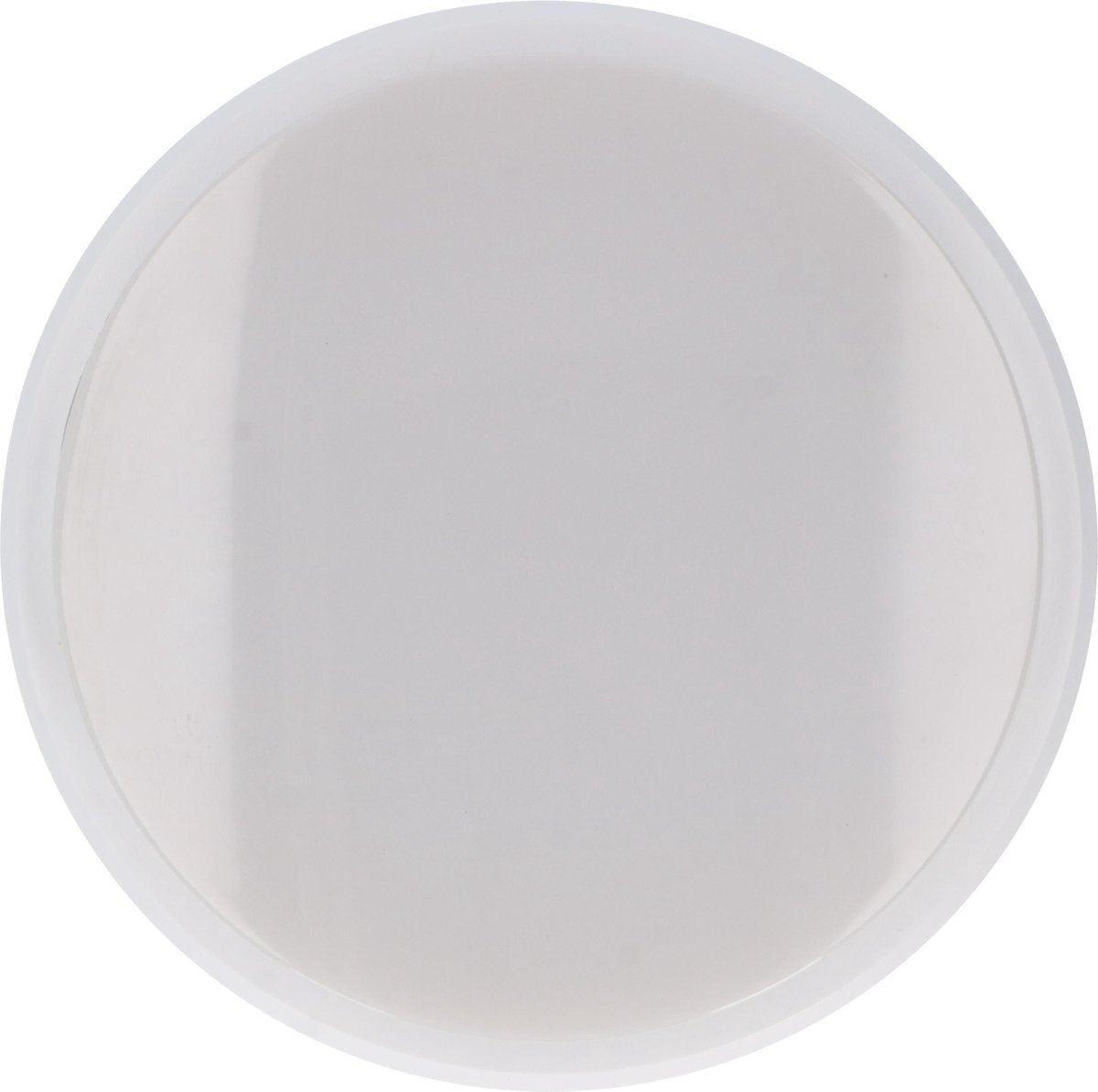 Een witte, ronde plafondlamp met glad oppervlak en gestileerde randen, geschikt voor moderne interieurs. Ideaal voor woonkamers of gangen waar helder, neutraal licht nodig is.