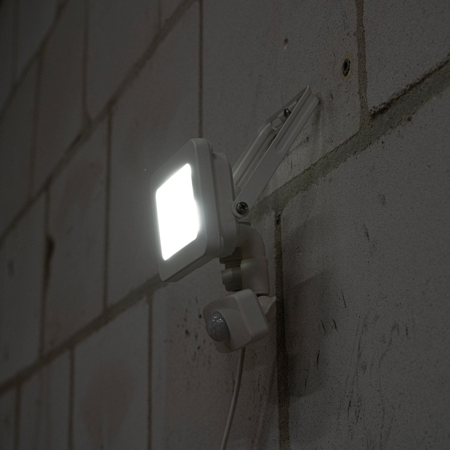 LED's Light Breedstraler 1100 - Met licht- en bewegingssensor - Binnen & Buiten - 10W - Wit