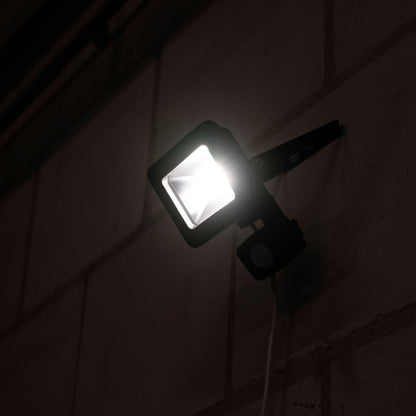 Comnox - LED Schijnwerper 1100 - Energiezuinig en Veilig - 10W - Zwart - Lichtsensoren