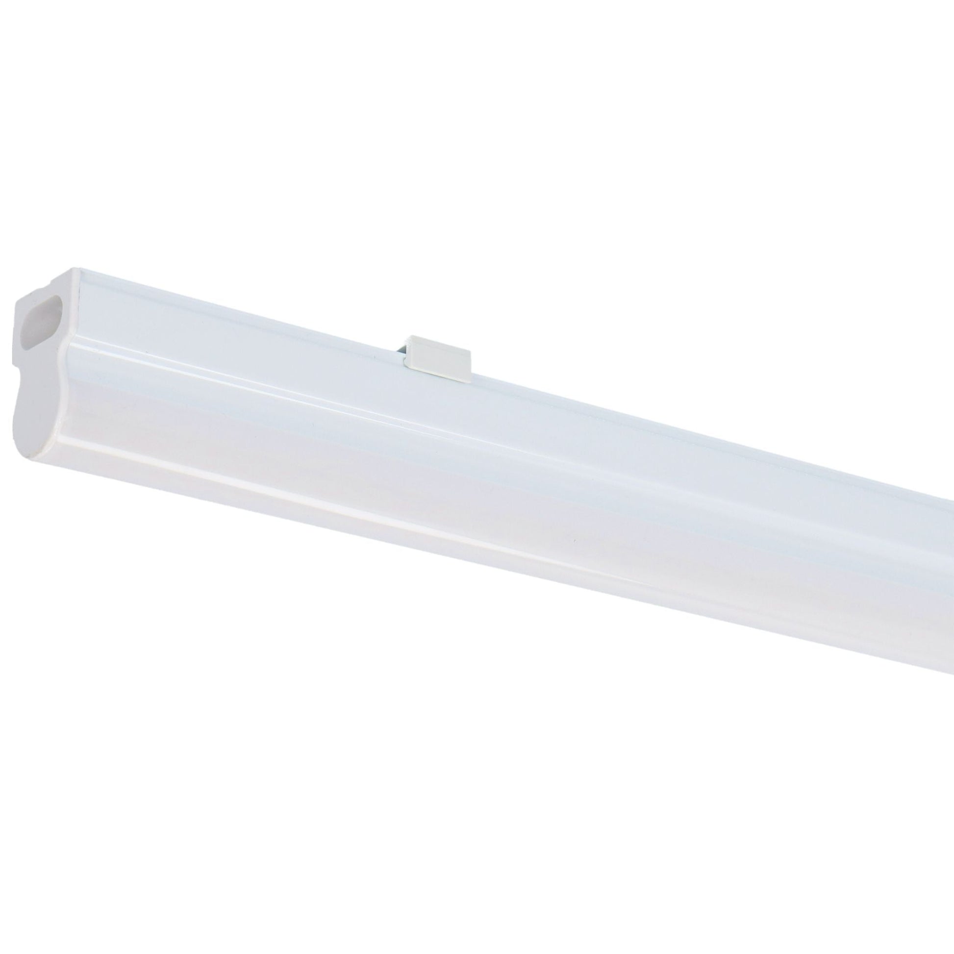Een witte LED-bakverlichting met aan/uit-knop, geleverd met kabel, schroeven en montagebeugels, geschikt voor onderbouwverlichting in keukens of kasten.