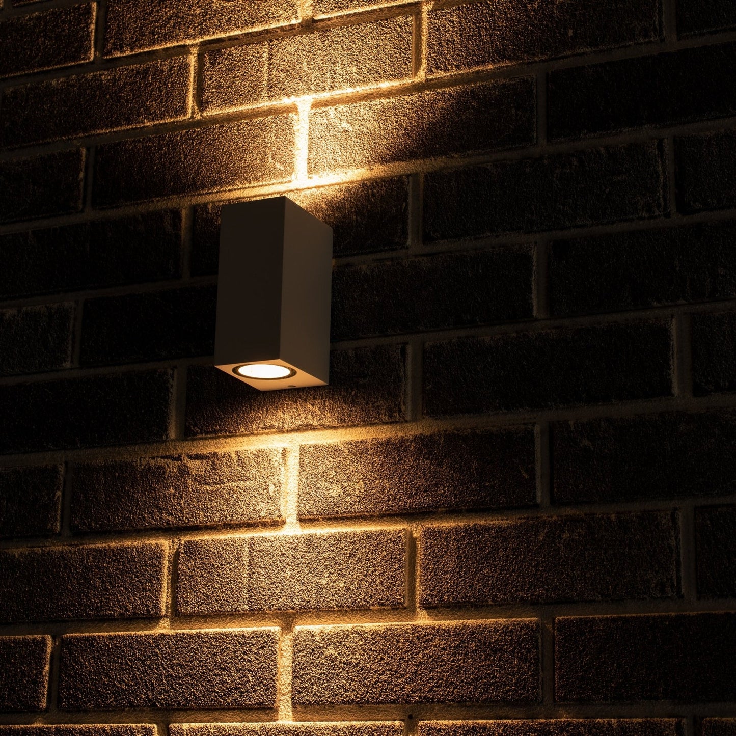 Comnox - NØRD Up&Down - LED's Light LED Buitenlamp met GU10 fitting - Rechthoek - IP44 - Wit - Milaan - Duurzame aluminiumwandlamp - 2‑richtingsverlichting - LED lamp, buiten, binnen