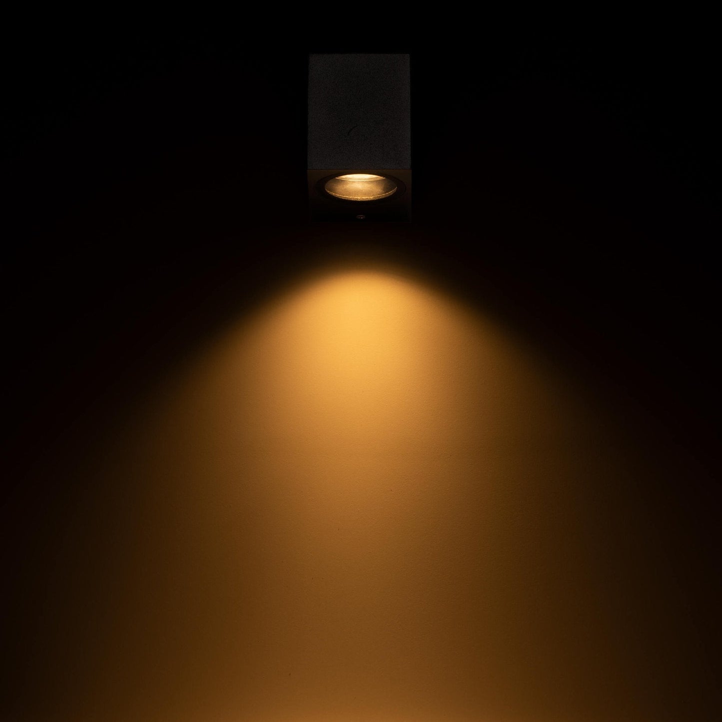 Comnox - NØRD Down - LED Wandlamp Buiten met GU10 fitting - Duurzame buitenverlichting - Weerbestendig IP44 - Aluminium constructie - zwart