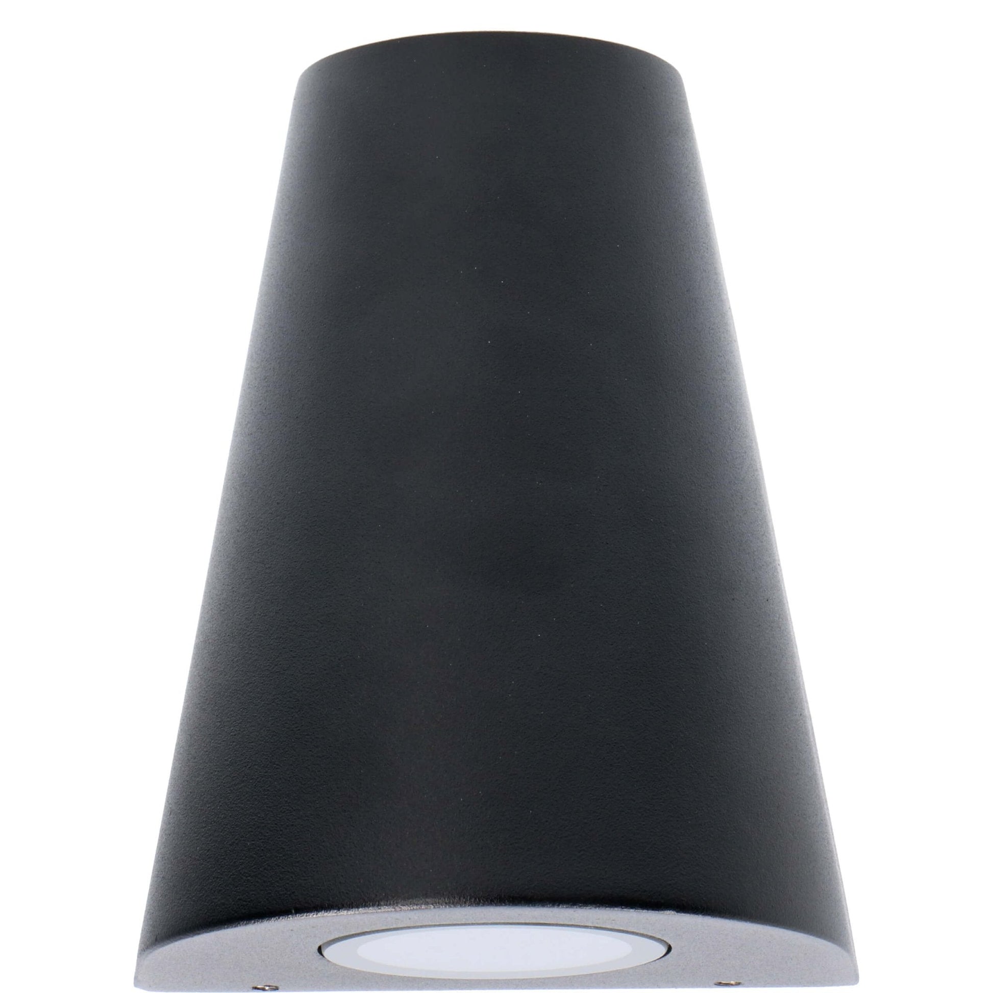 Zwart, cilindrisch wandlampje met warm wit licht, bevestigd aan een textuurrijke betonnen muur. Perfect voor moderne buitenverlichting en architectonische accentverlichting.