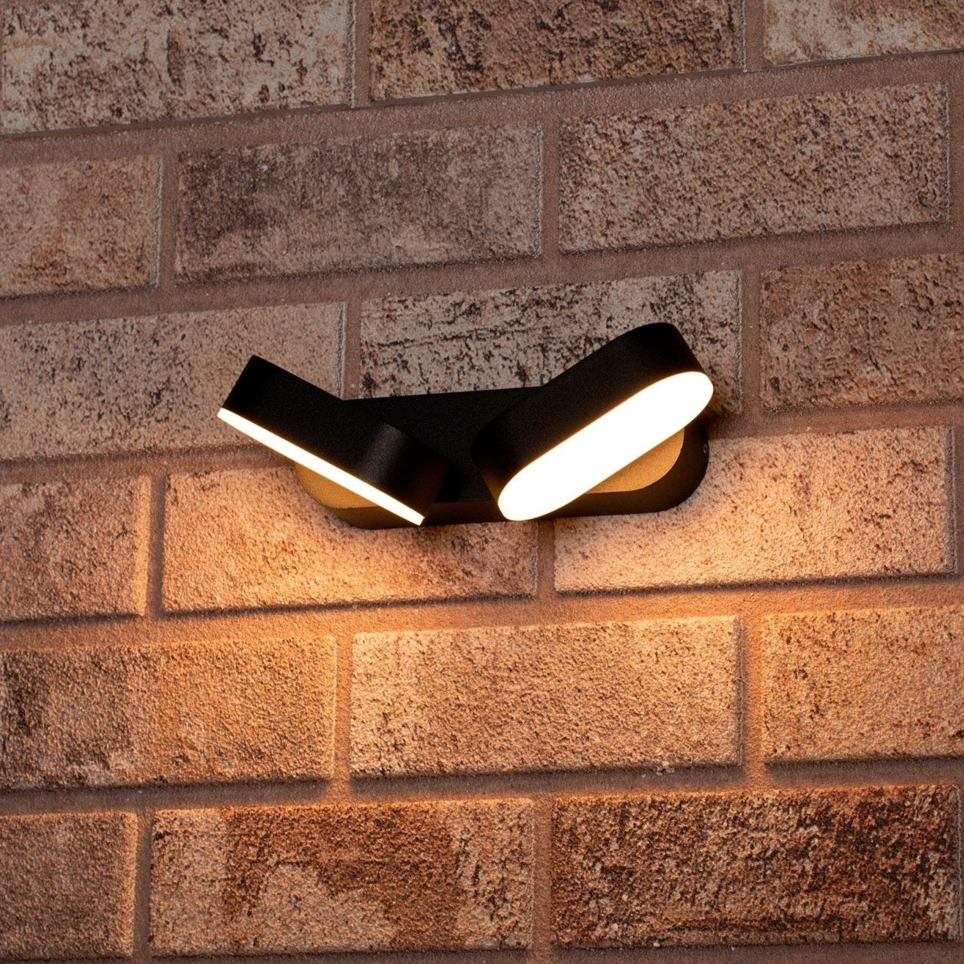 Comnox - LED's Light Rieti - Dubbele buitenlamp - Warm wit licht - 10 jaar duurzame lamp - 12W - 570 lm - IP44 - zwart