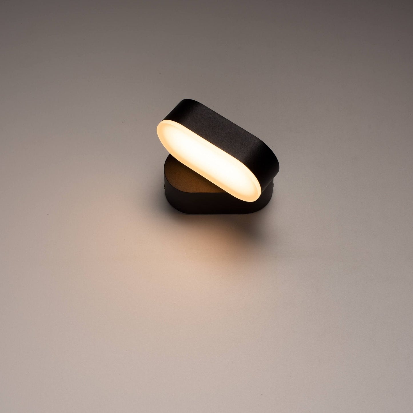 Comnox - Wandlamp Buitenlicht Rieti - Warm wit licht voor een sfeervolle buitenruimte - IP44 waterbestendig - 11 cm (L) x 10 cm (B) x 5.4 cm (H)