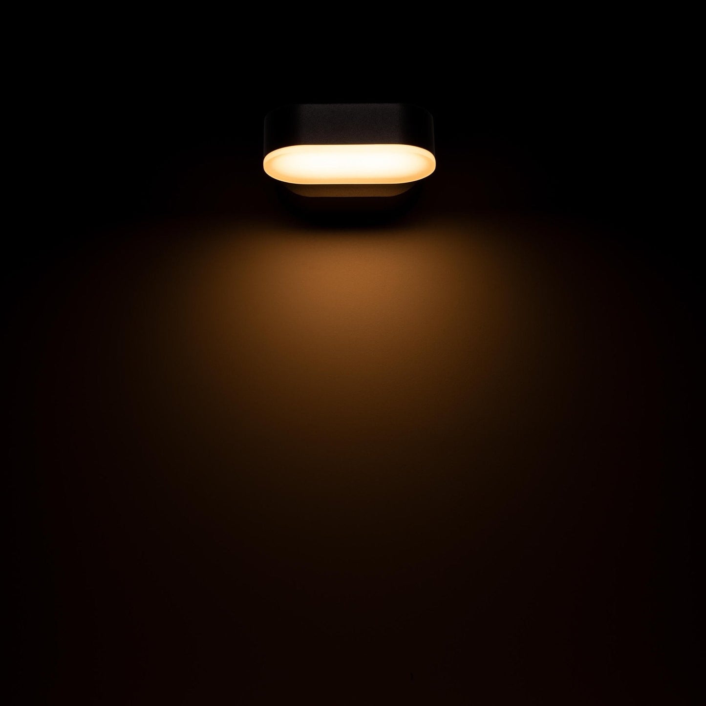 Comnox - Wandlamp Buitenlicht Rieti - Warm wit licht voor een sfeervolle buitenruimte - IP44 waterbestendig - 11 cm (L) x 10 cm (B) x 5.4 cm (H)