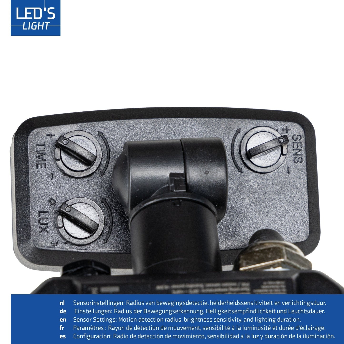 Zwarte LED buitenverlichting met bewegingssensor, voor tuin of terras. Geïntegreerde sensor detecteert beweging en activeert automatisch de verlichting.