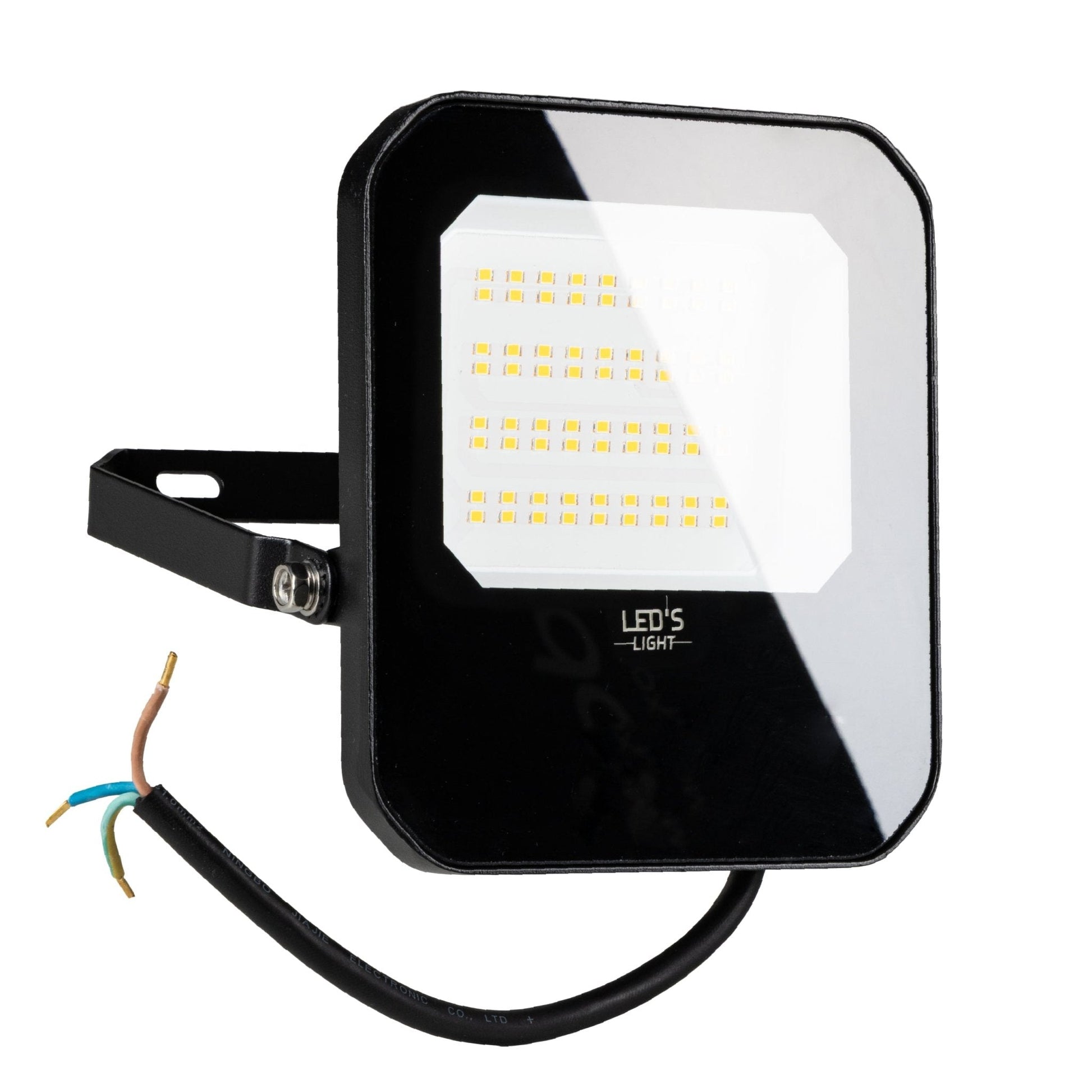 Zwart LED-uitbouwlicht met zichtbare LED-chip en montageschroef, voor buitenverlichting. Geschikt voor tuin- of terrasverlichting, met gekleurde kabels aan de zijkant.