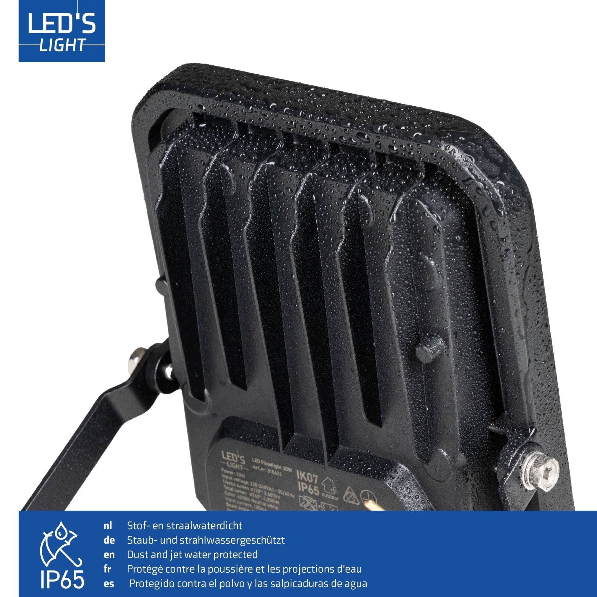 Zwart LED-verlichting met zichtbare kabel en schakelaar, geschikt voor buitenverlichting. Het apparaat heeft een glazen kap en een zichtbare merknaam op de achterkant.