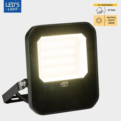 Zwart LED-verlichting met zichtbare LED-chip en montagearm, voor buitenverlichting. Geschikt voor tuin of terras, met kabel in blauw, groen en bruin.