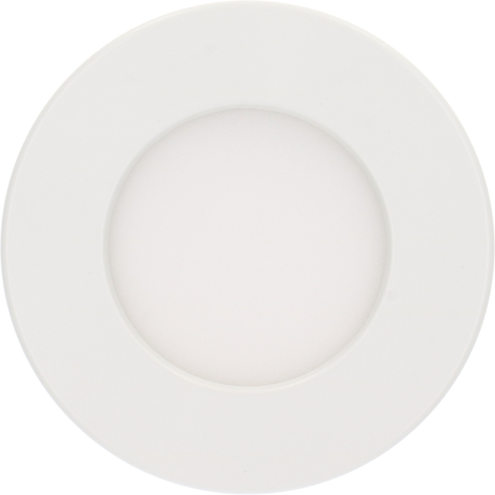 Een witte, ronde, dimbare LED-downlight met zichtbare zilverkleurige rand, naast zijn verpakking voor plafondverlichting. Geschikt voor zowel ingebouwde als oppervlakkige installatie in woon- en werkomgevingen.
