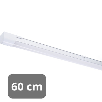 Een witte, 60 cm lange LED-stripverlichting met een glad oppervlak en zichtbare montageklemmen, geschikt voor moderne kantoor- of woonruimteverlichting.