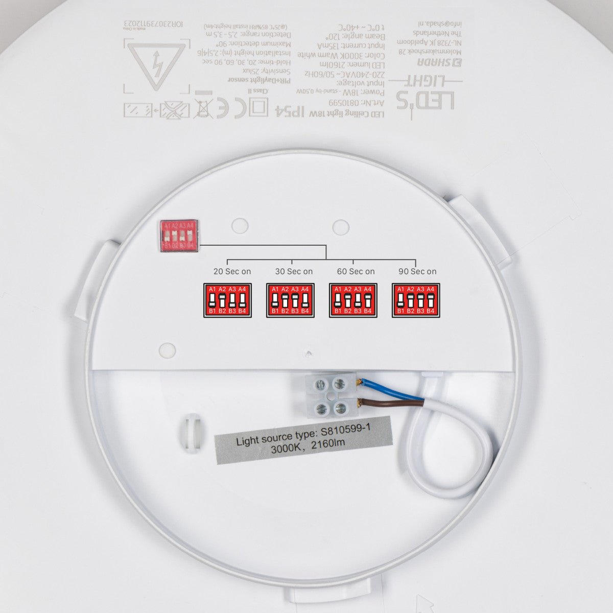 Vijf moderne LED-lampen met kleurrijke verlichting