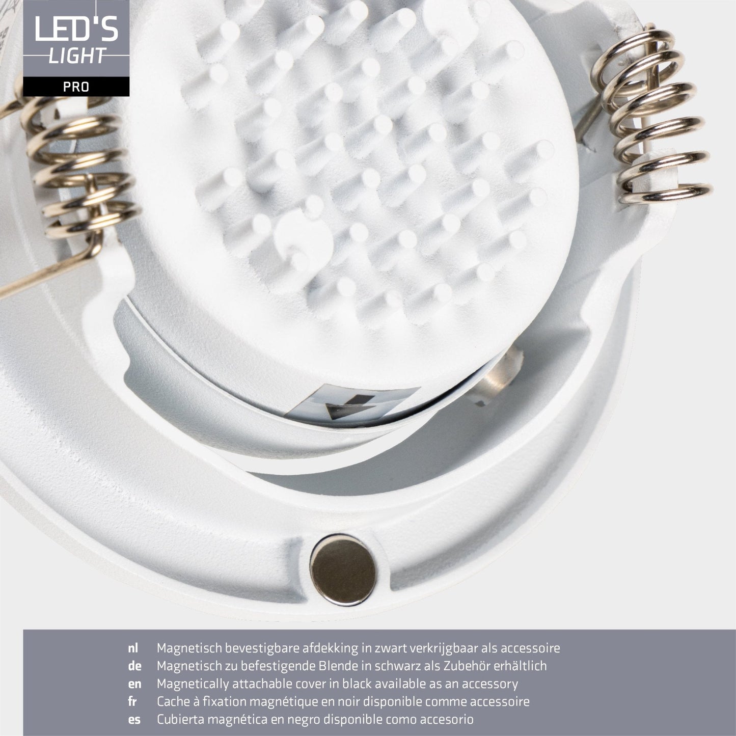Drie witte LED-spotlights met zichtbare goudkleurige chip en textuurde reflector, geschikt voor moderne plafondverlichting. Ideaal voor energiezuinige, warme verlichting in woon- en werkomgevingen.