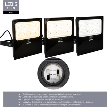 LED’s Light PRO floodlight met zwart metaalframe en witte LED-plateau, geplaatst naast de verpakking. Geschikt voor buitenverlichting en industriële toepassingen.