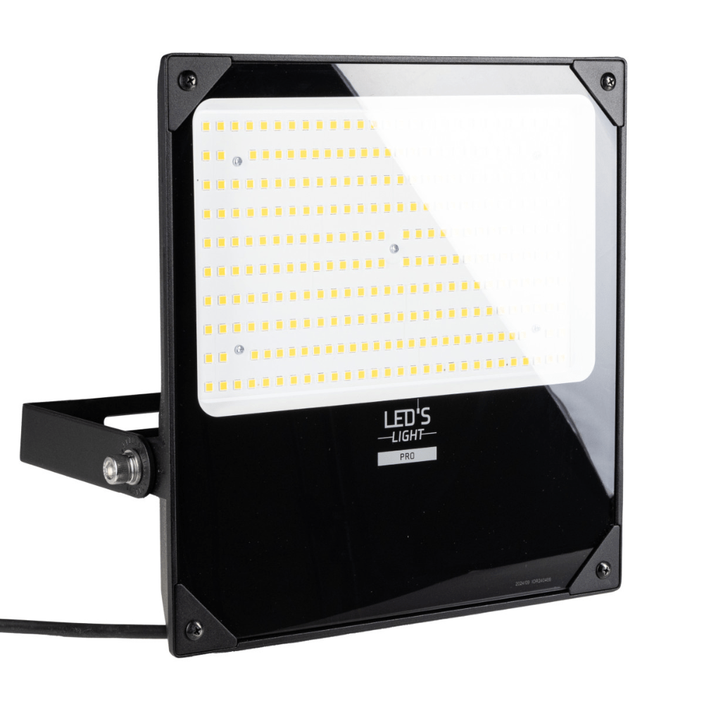 Zwart LED’s Light PRO buitenspot met glazen beschermhoes en zichtbare LED-matrix. Geschikt voor verlichting van tuinen, terrassen en commerciële ruimtes.