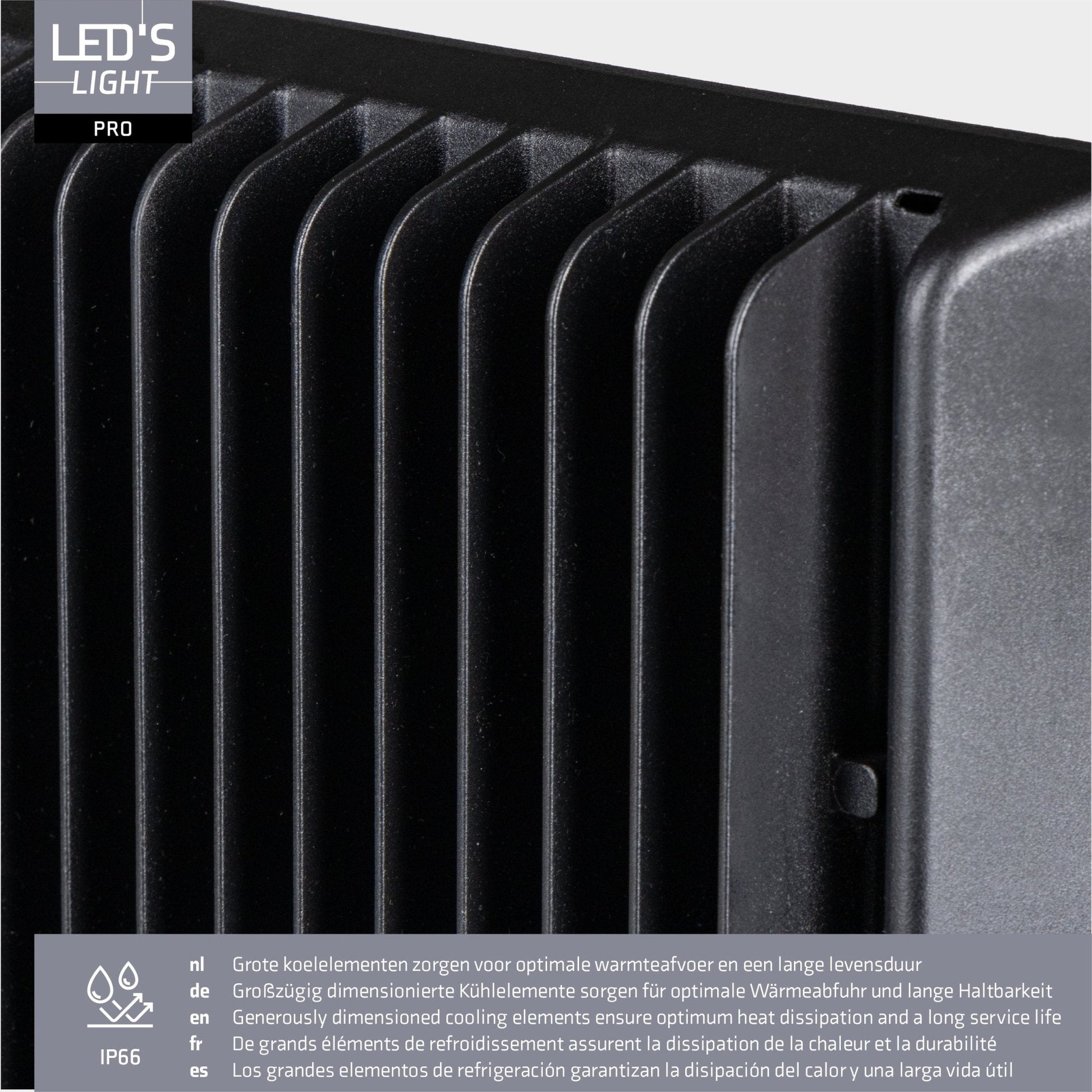 LED’s Light Pro buitenverlichting met zwart metaalframe en witte LED-plateau, geschikt voor tuin- en terrasverlichting. Zichtbaar montagesysteem en kabel voor gemakkelijke installatie.