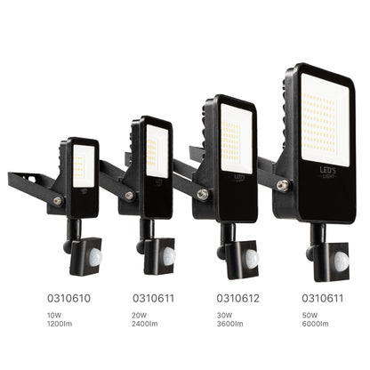 Zwarte LED buitenlamp met bewegingssensor, voor tuin of patio. Zichtbare LED’s en het merk LED’S LIGHT op de voorkant, geschikt voor nachtelijke verlichting.