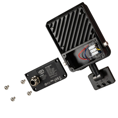 Zwart LED-stralingslicht met bewegingssensor, voor buitenverlichting. Het apparaat heeft een glanzende afwerking en een zichtbare sensor voor automatische verlichting bij beweging.