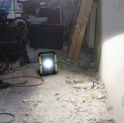 LED's Work 18V Acculamp Werklamp - Incl Adapters - LED Werklamp 5000lm – Klasse 3 • IP54 • IK08 • Dimbaar • Compatibel met Makita, Bosch, DeWalt & Metabo