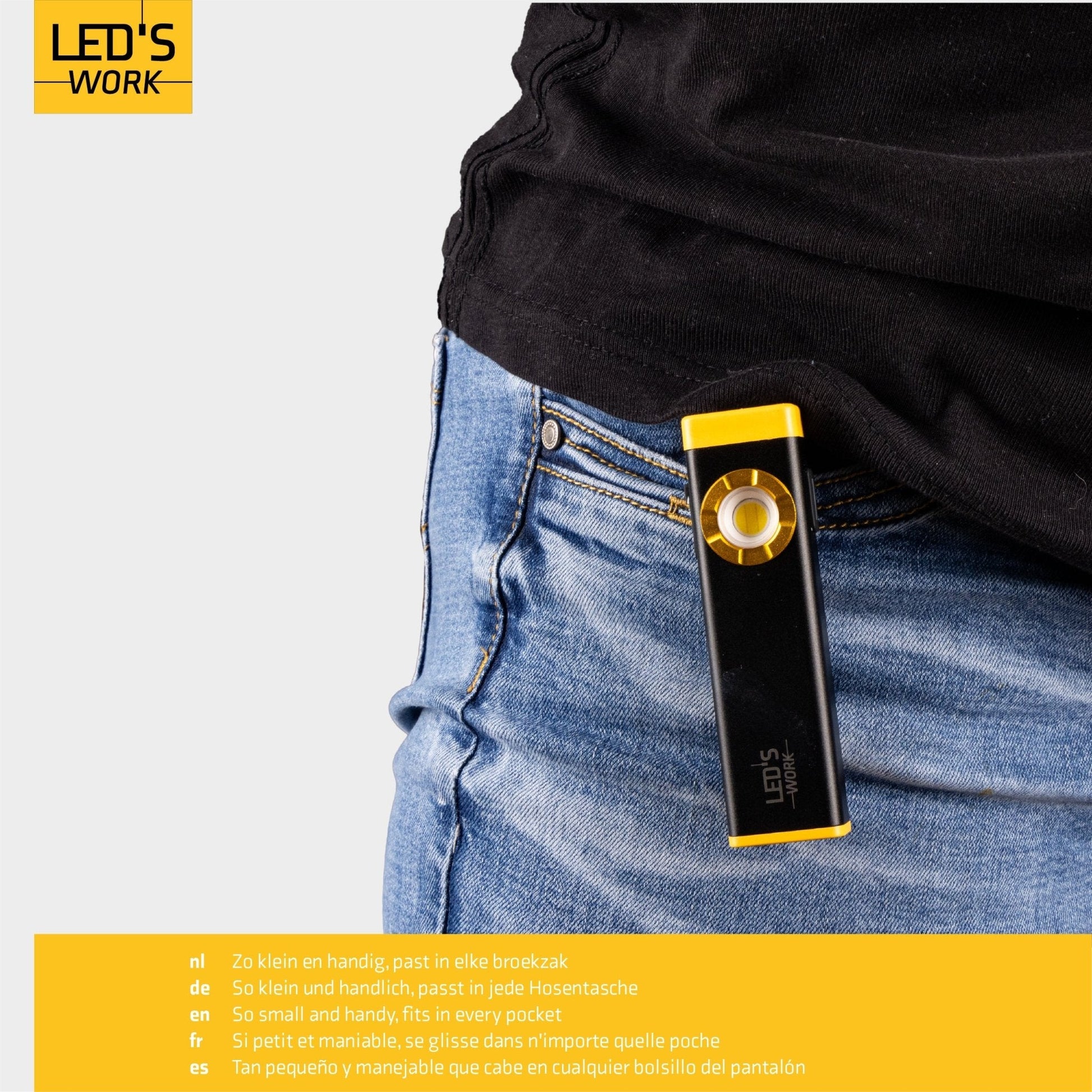 Zwart en geel LED’s Work zaklamp met USB-oplaadfunctie, geschikt voor wandelingen en avondwandelingen. Zichtbaar in gebruik in bos, met hoge lichtkracht en draadloze oplaadbaarheid.