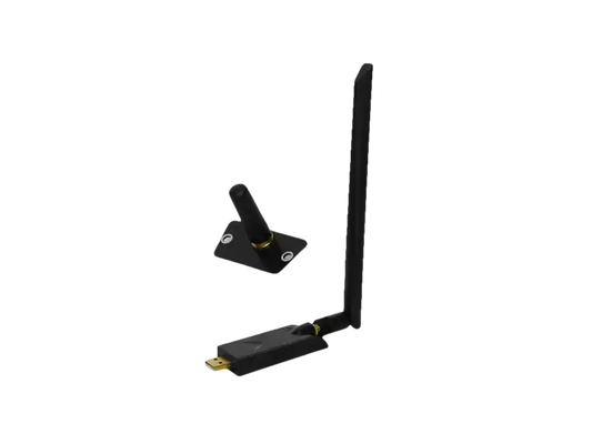 Zwarte USB-antenne met goudkleurige details, geschikt voor draadloze netwerken. Compacte ontwerp met verstelbare antenne voor betere signaalontvangst.