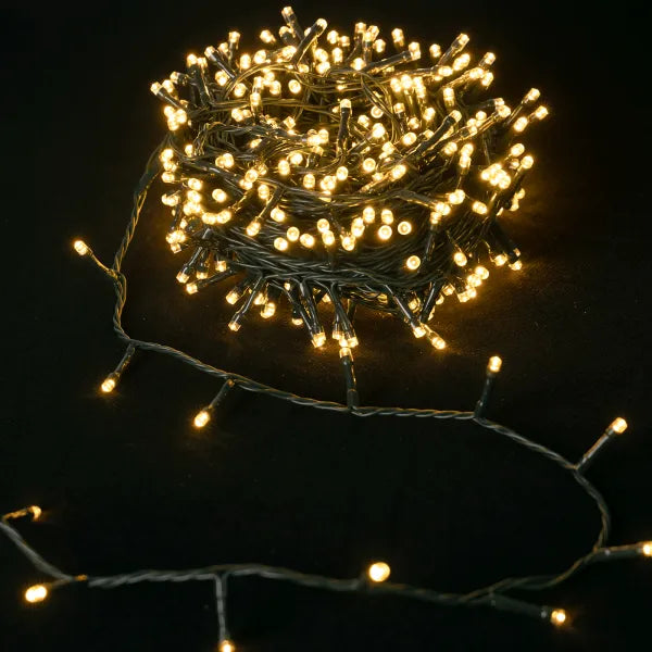 Gouden LED-verlichting met 200 lichtjes, geschikt voor binnen- en buitengebruik. Met 8 knippermodi, herinneringsfunctie en een 3m/20m kabel voor feestelijke sfeer.